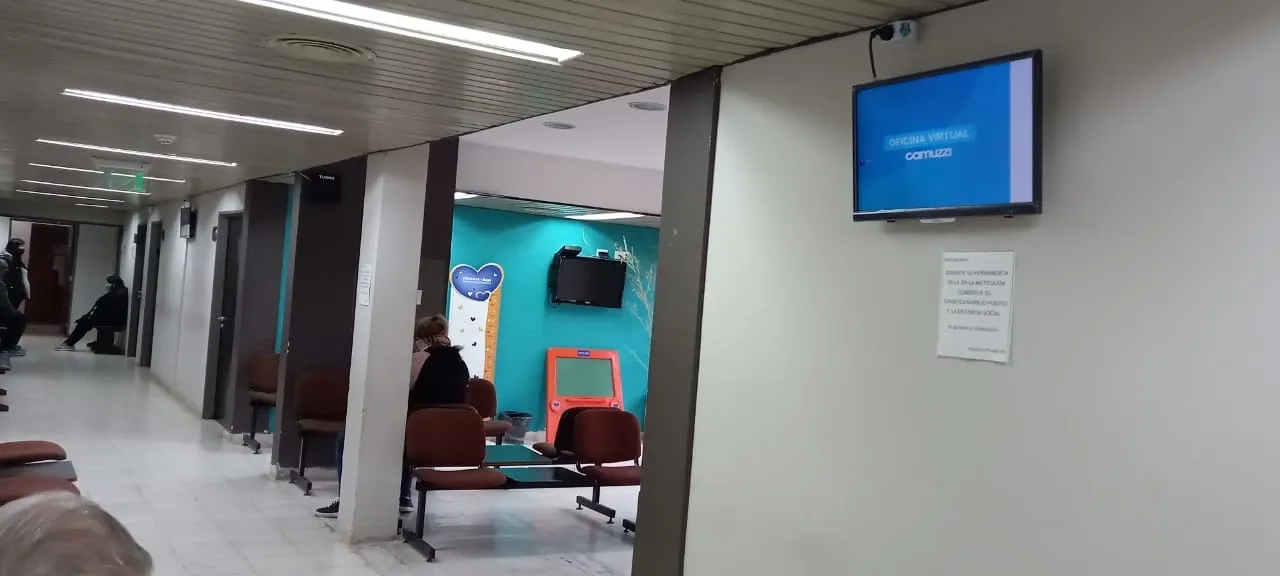 Pantalla del circuito indoor en la Policlínica Privada